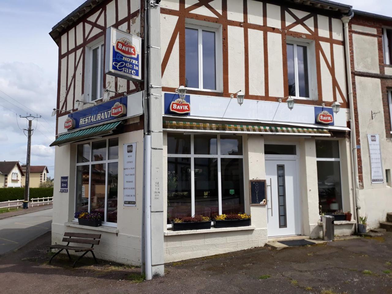 Hotel De La Gare Sainte-Gauburge-Sainte-Colombe Экстерьер фото