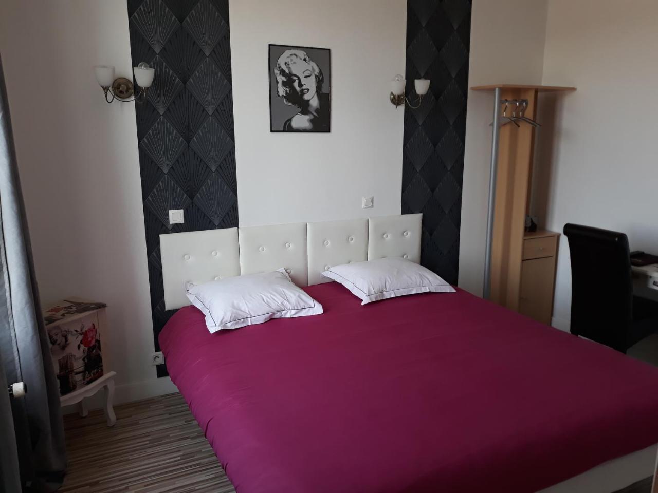 Hotel De La Gare Sainte-Gauburge-Sainte-Colombe Экстерьер фото